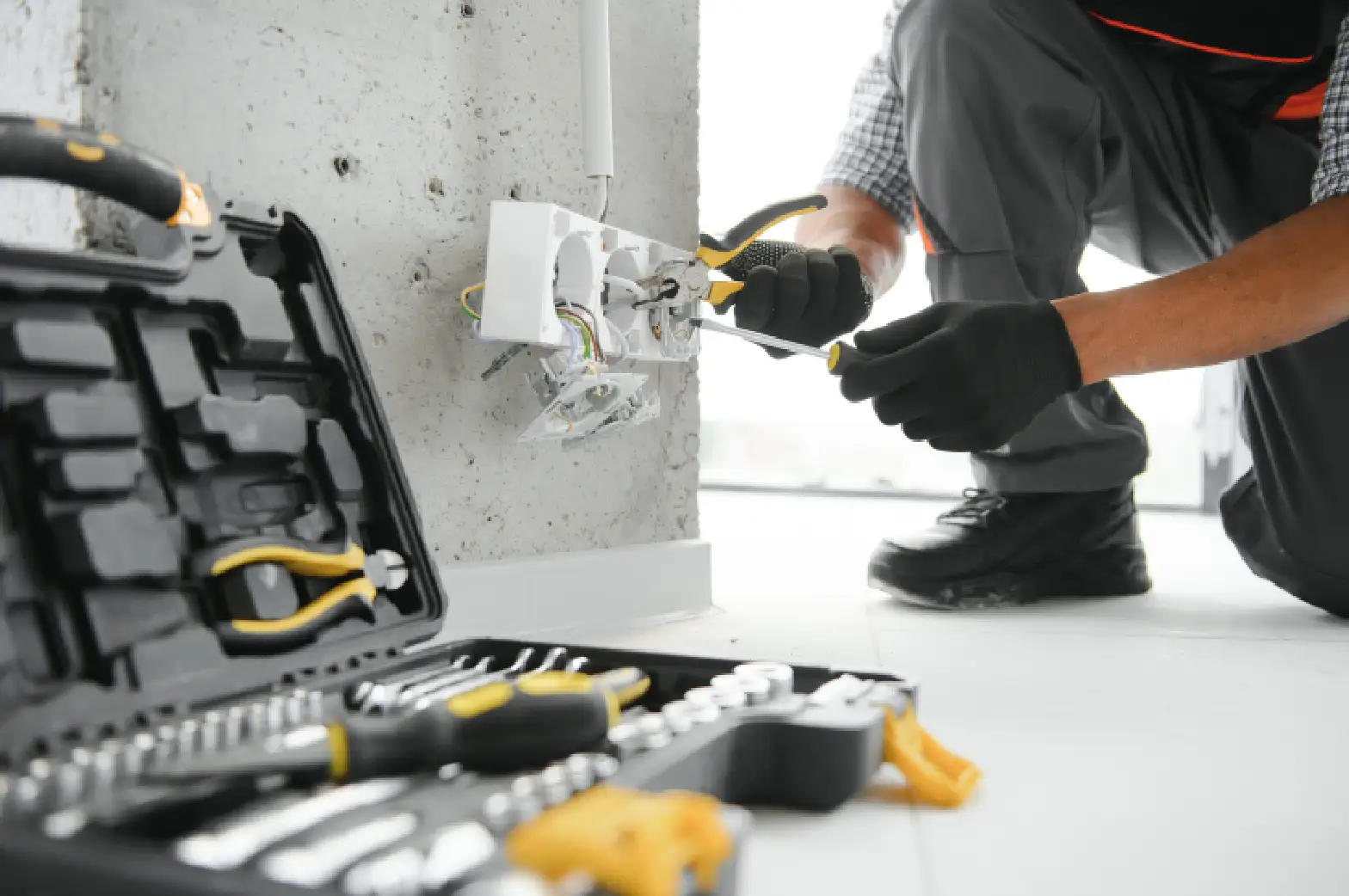 Elektro- & Sanitärinstallationen